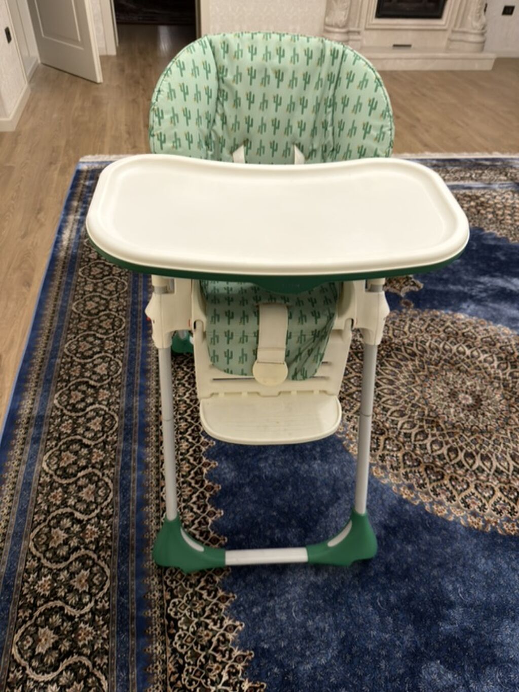 Uşaq yemək stulu – yaşıl/kaktus naxışlı model - Geniş çıxarılan