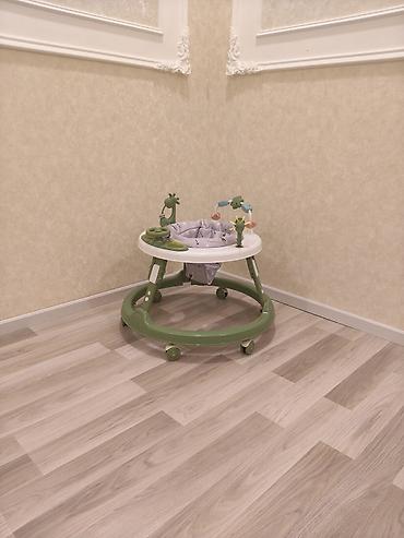 Uşaq gəzdirici (walker) – yaşıl-ağ rəngdə, yumşaq oturacaq və oyun - şəkil 2