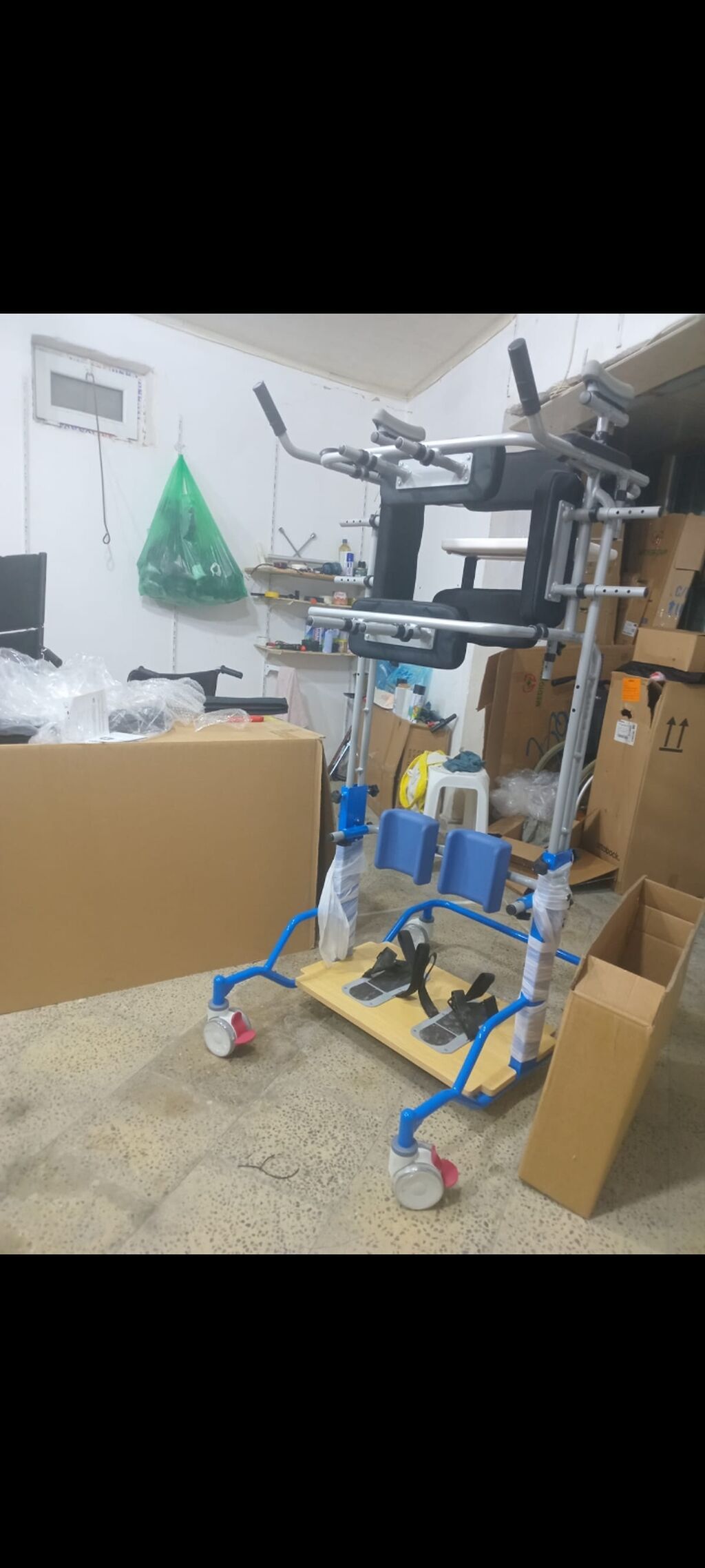 Uşaqlar üçün mobil vertikalizator (dayaqla ayağa qaldırma və gəzdirmə