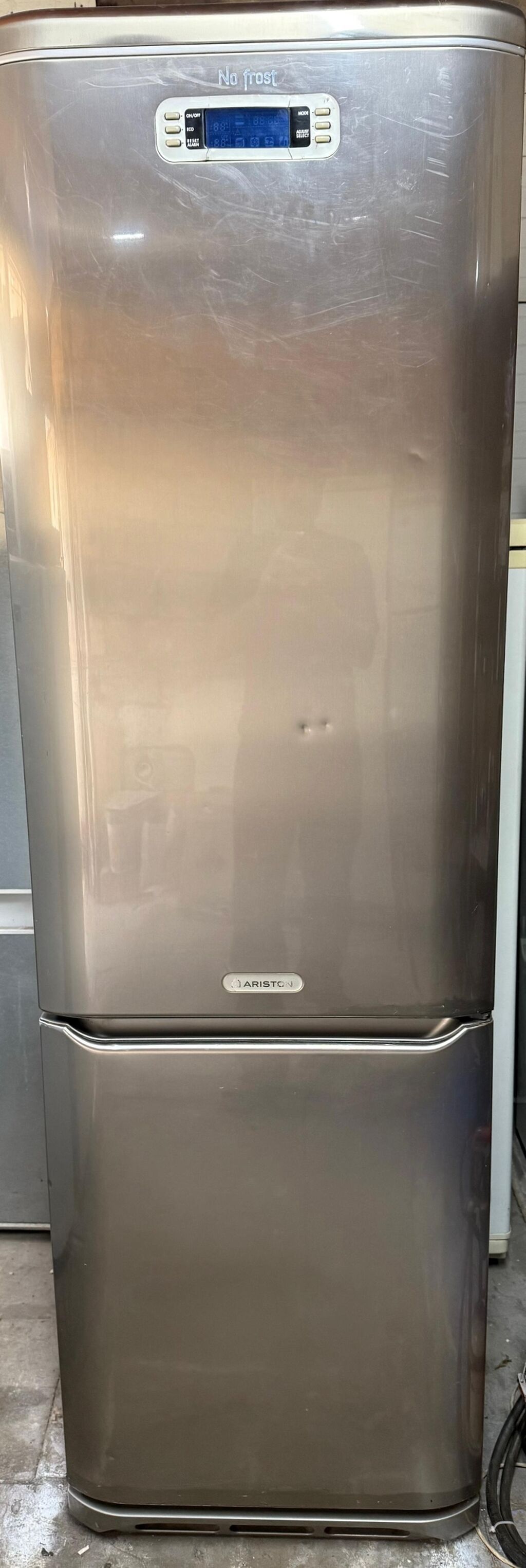 2 qapılı Hotpoint Ariston Soyuducu Satılır, rəng - Gümüşü