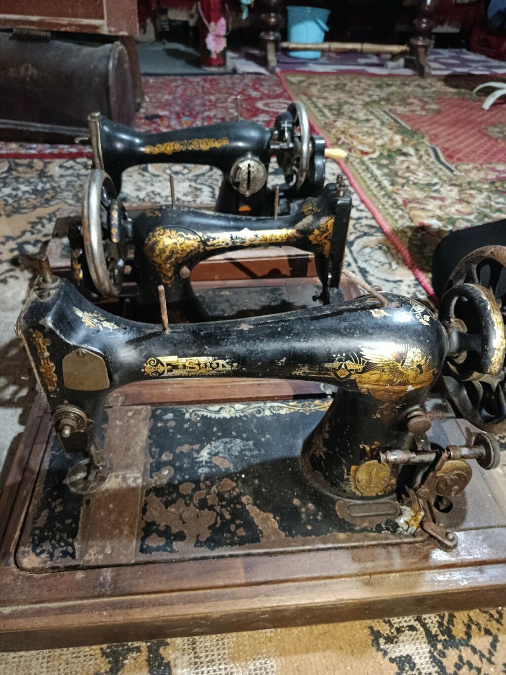 Məhsul: Antik mexaniki tikiş maşınları (2 ədəd) Təsvir: - Klassik, əl