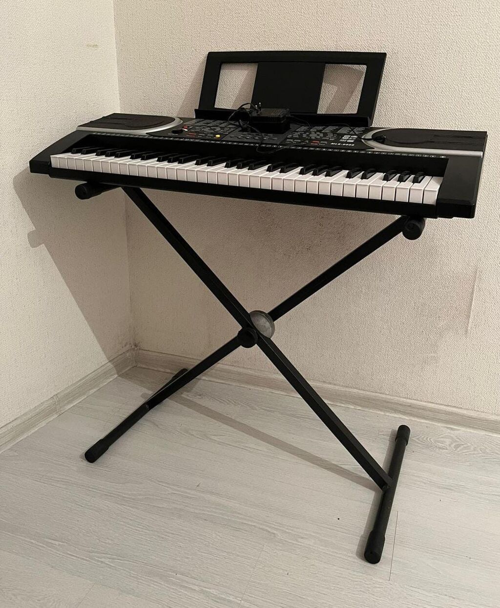 Endirim ❌❌ ✔️265 man(Binəqədi). Sintezator.3 aydır alinib. Üzərində