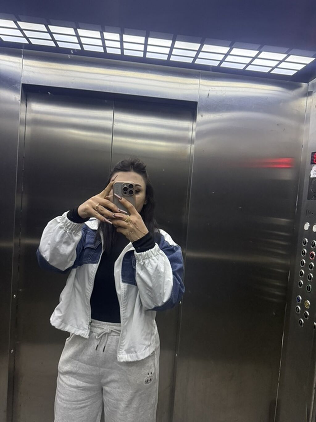 Salam Adim Günəş 30yaşim var kimə afisant lazimdirsa əlaqe saxlıya