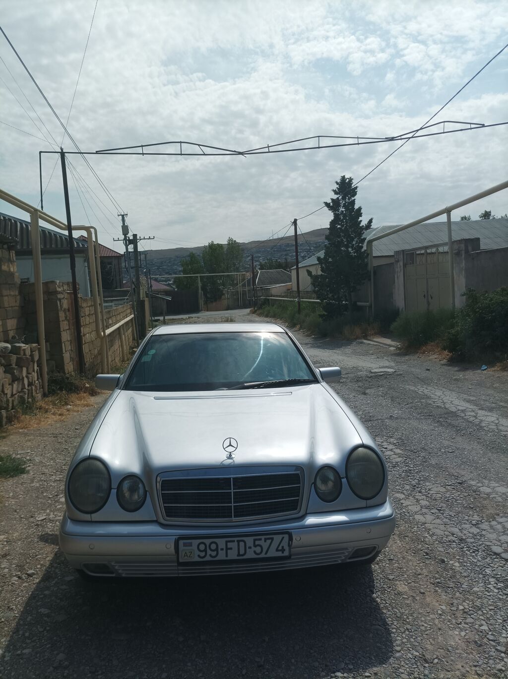 Mercedes-Benz E-Class (W210) sedan – gümüşü rəng Texniki