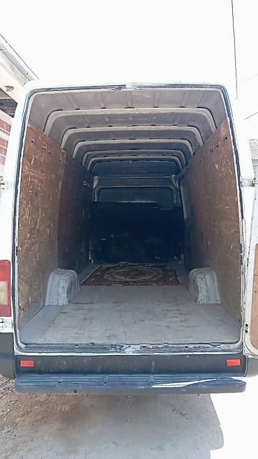 Mercedes-Benz Sprinter markalı ağ rəngli yük avtomobili. Geniş yük - şəkil 3