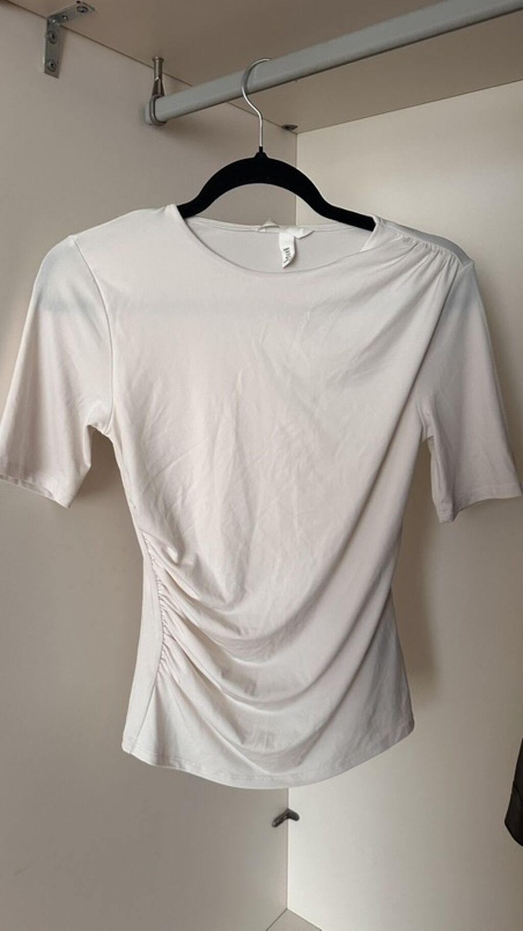 Qadın köynəyi – ağ rəng, qısa qol hec geyinmiyib - Klassik dairəvi