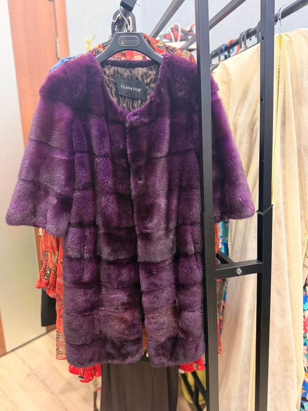 VLASA FUR brendinin bənövşəyi rəngli xəz paltosu - Model: qısa xəz