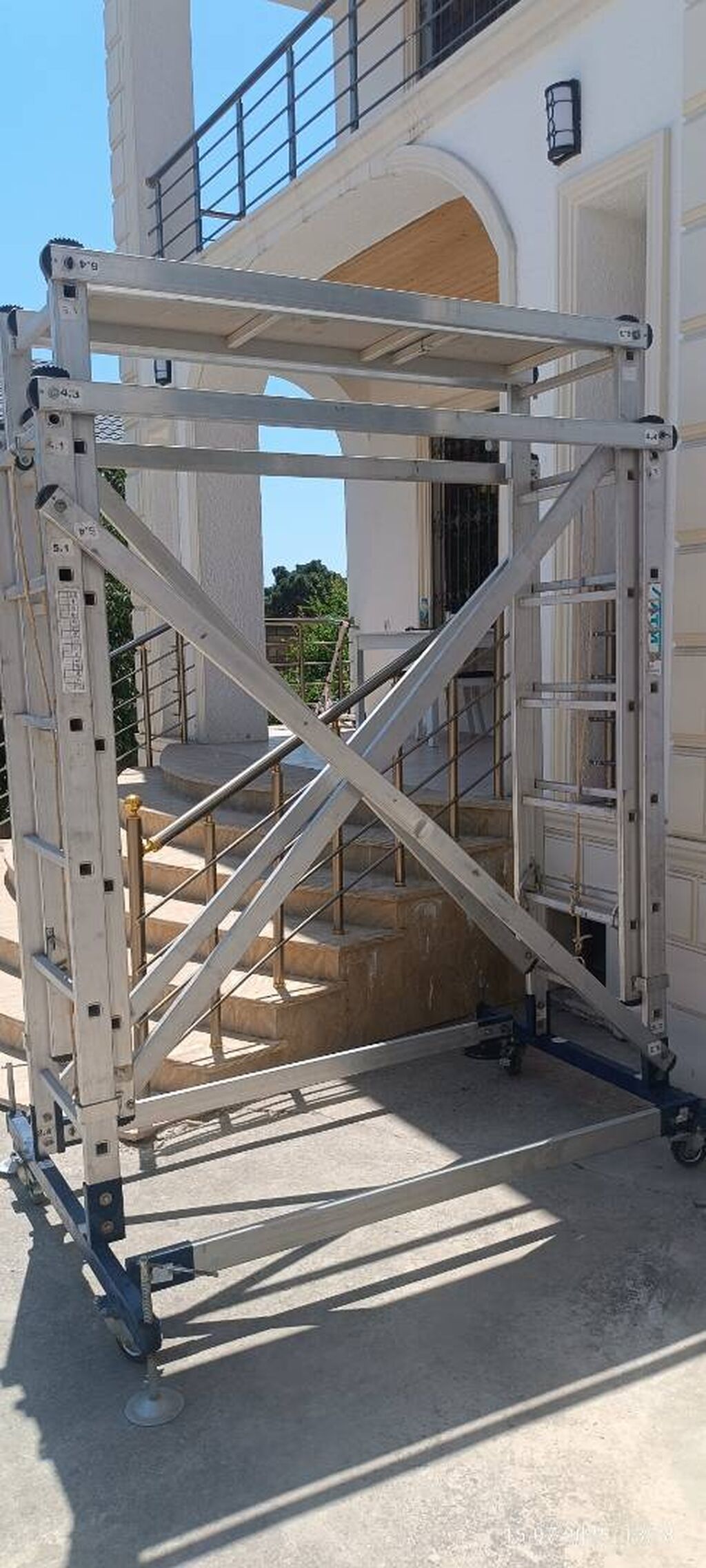 5 metrəlik rahat daşına bilən hündürlükdə rahatlıqla iş görmək üçün və