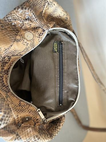 Əla bəziyyətdədir.Misirdən alinib.Tebii piton dərisidir.Köçlə əlaqədar - şəkil 4