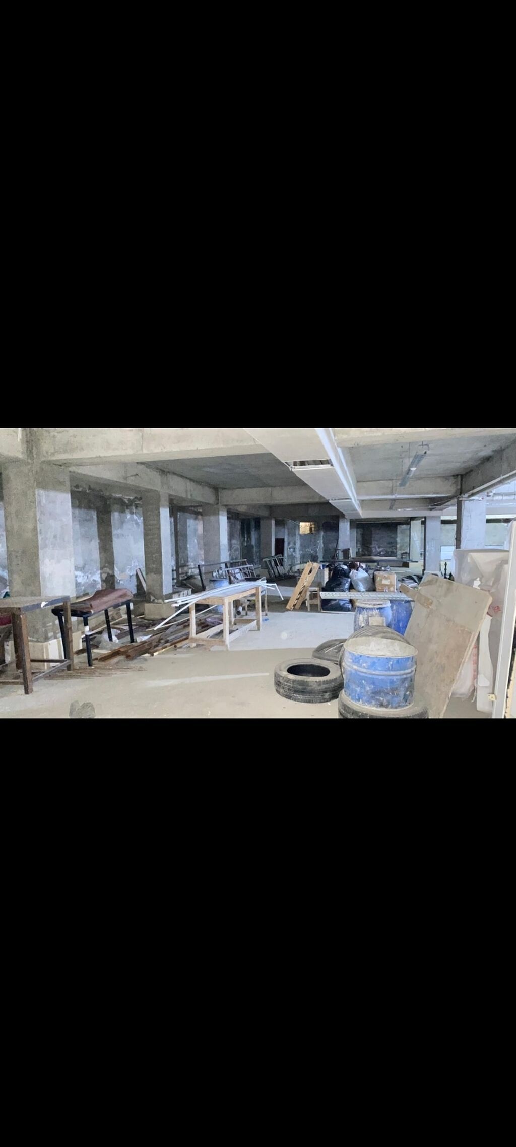 Tagili SATILIR ümumi sahasi 1200 kv metir, Aylıq igarasi 4000 manat