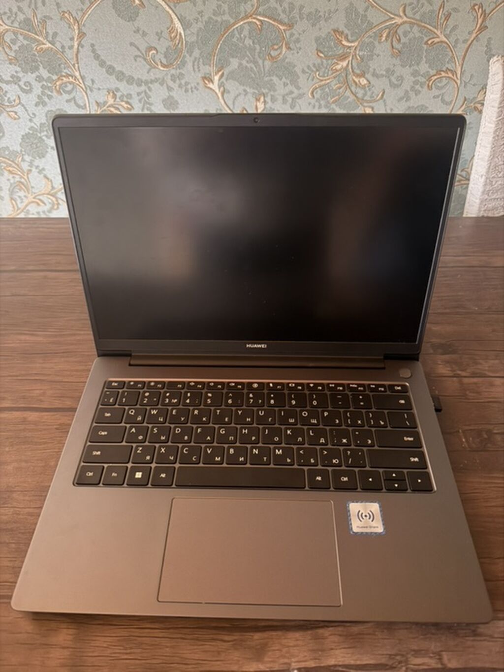 Huawei noutbuk - Model xətti: Huawei MateBook (şassi: boz/alüminium