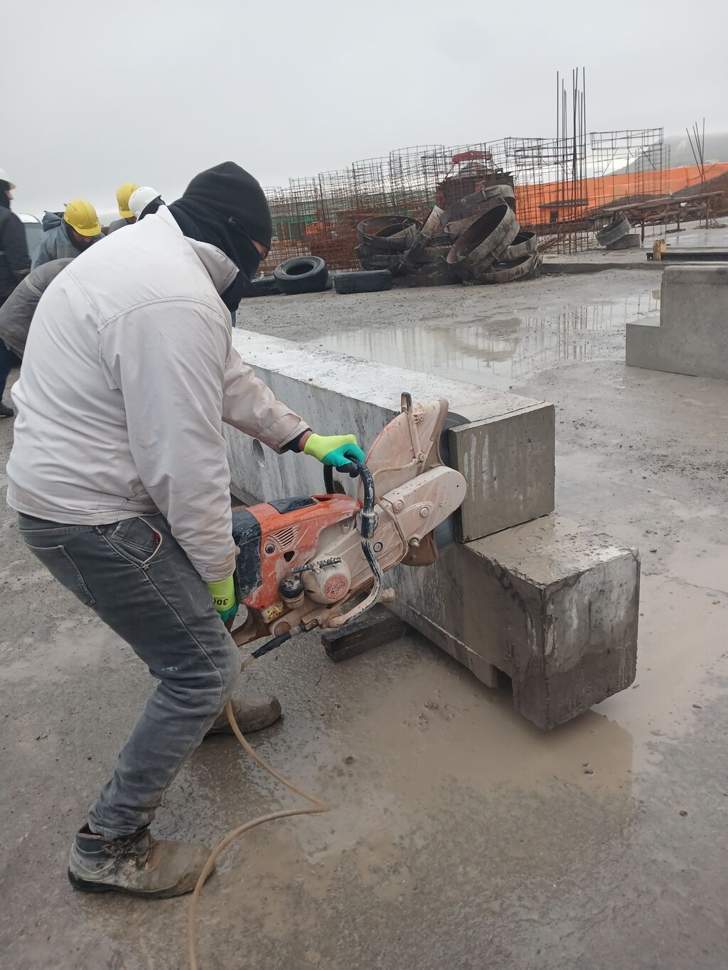 Beton kəsmə xidməti - Peşəkar avadanlıqla dəqiq və səliqəli beton