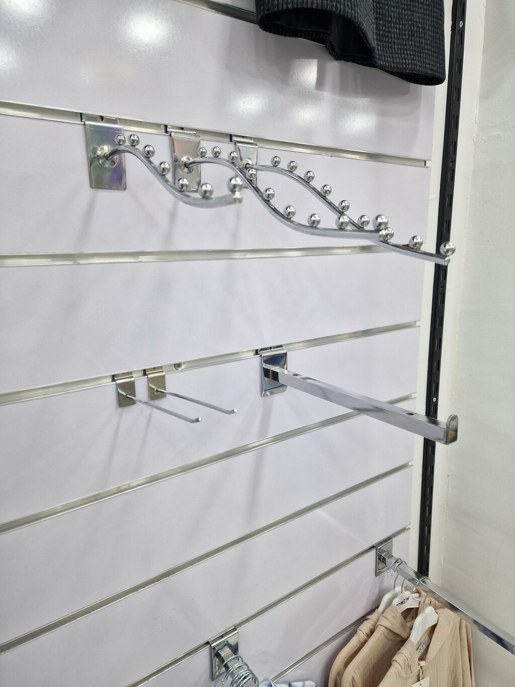 Ekonom panel (slatwall) vitrin sistemi üçün asılqan və aksesuar dəsti