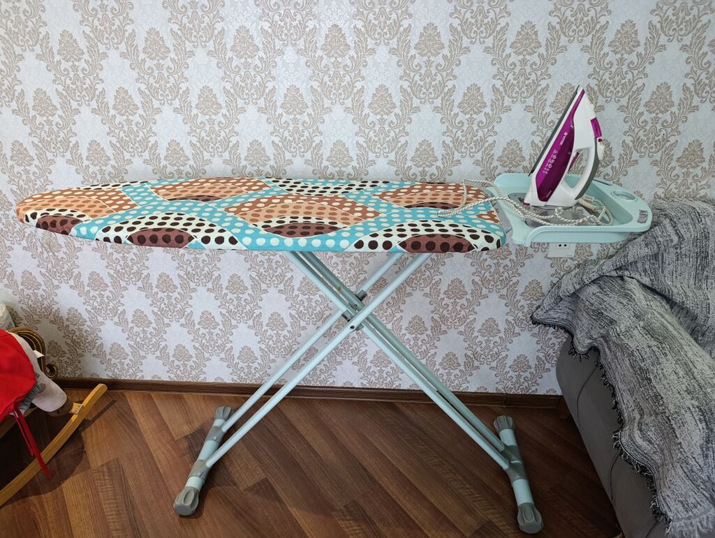 Ütü masası və buxarlı ütü komplekti ikisi birlikdə. - Hündürlüyü