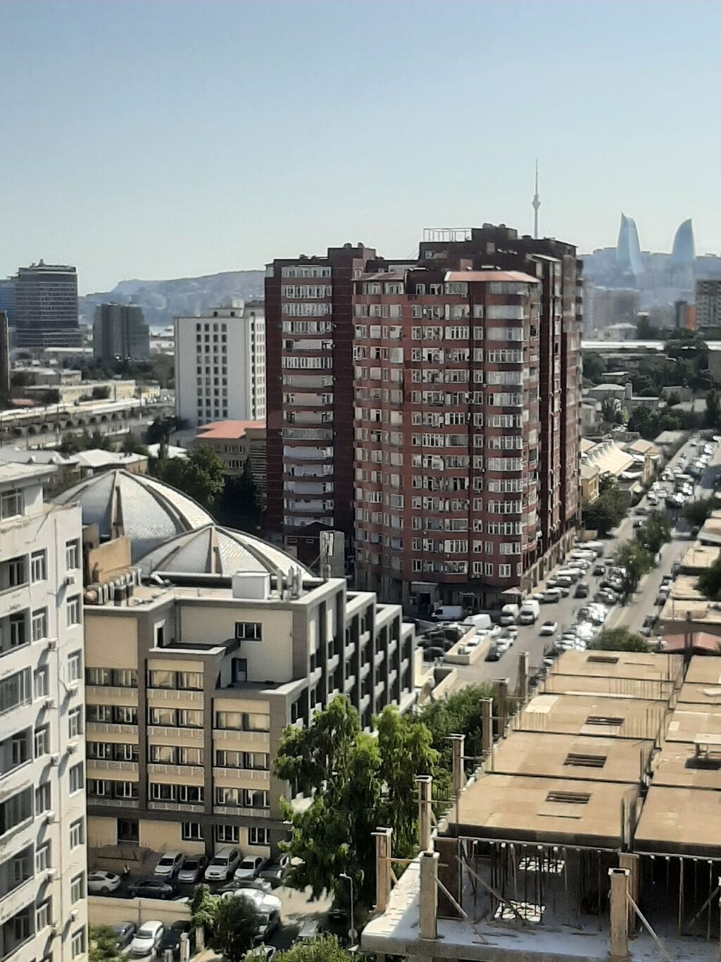 28 May metrosundan 700-800şərq bazarından 100 metr məsafədə 177