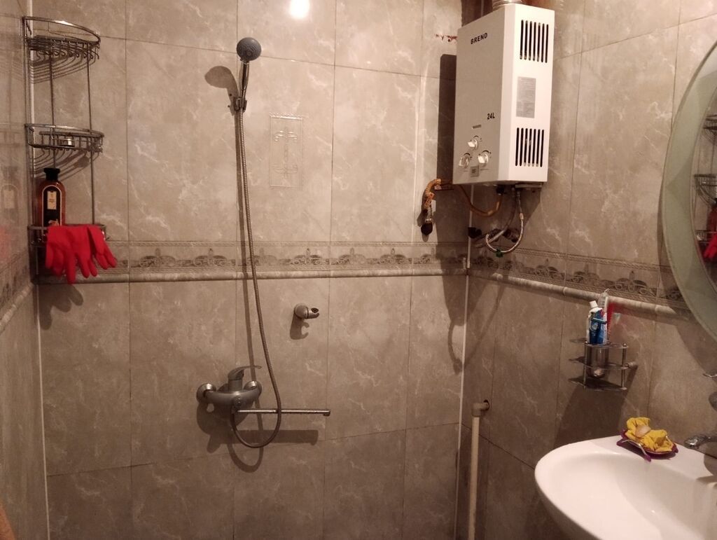 Oglan otaq yoldasi axtarriq ev ecemide yerlesir evin her bir seraiti