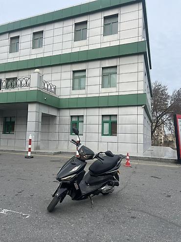 Qara rəngli şəhər skuter/moped Senedleri tam qaydasındadır - Rəng - şəkil 2