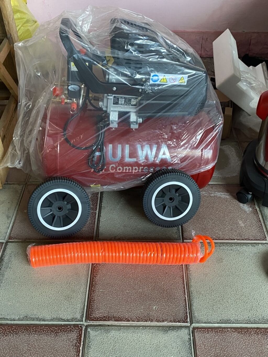 Avtoyuma üçün peşəkar avadanlıq dəsti Tərkib: - Hava kompressoru –