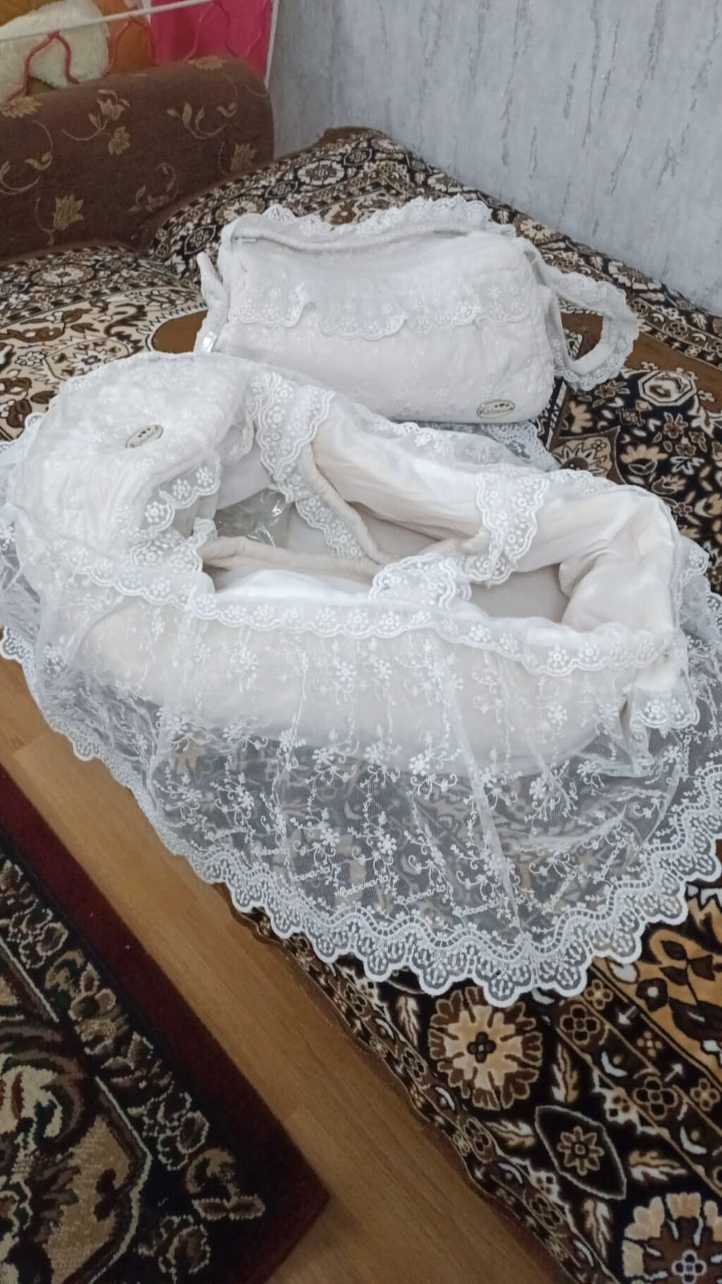 Uşaq sebeti + çantası 1 defe götürülüb.Satilir 20m. Balaxanida