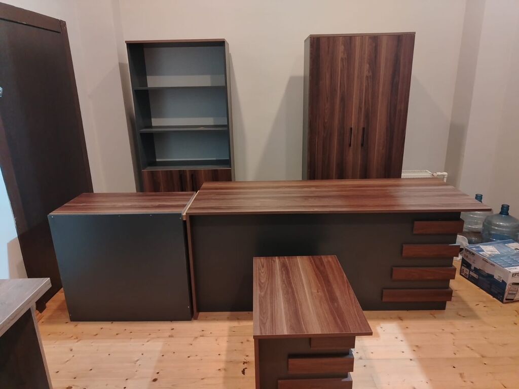 Ofis mebel dəsti Tərkib: - Resepsiyon/idarəçi masası: iri iş səthi