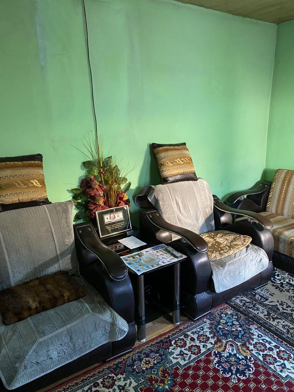 Maşdağa qəsəbəsində 2 otağlı ev təcili satılır.Ev geniş,işıqlı rahat