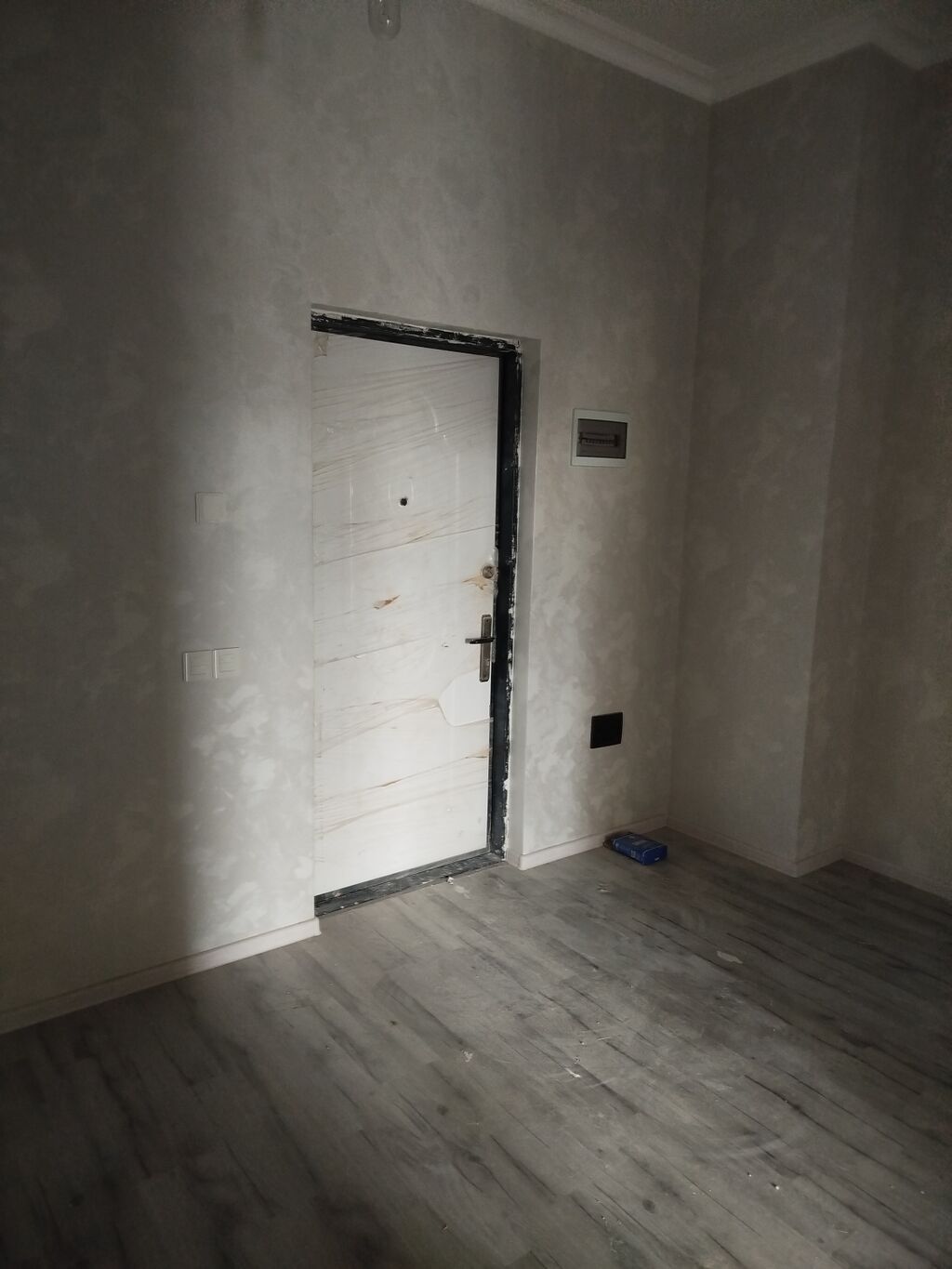 Satılır: 2 otaqlı mənzil.Zabitlər parkının yanı .Vurğun rezidentlə