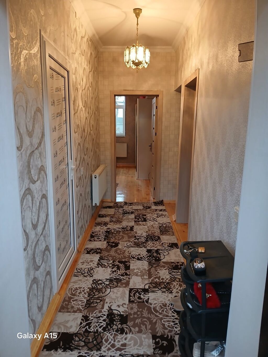 2 otaqlı mənzil – dəhliz və yataq otağı Xüsusiyyətlər: - Geniş