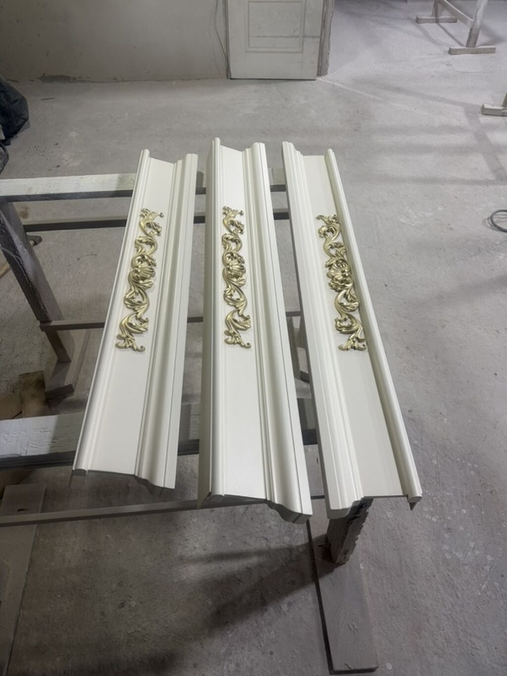 Mebel və interyer üçün dekorativ plintus/profil hissələri - Material