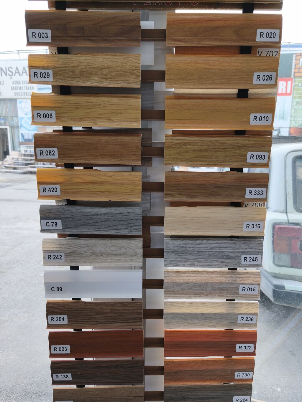 Məhsul: Döşəmə plintusu (PVC/lamin örtüklər üçün) Təsvir: - Material