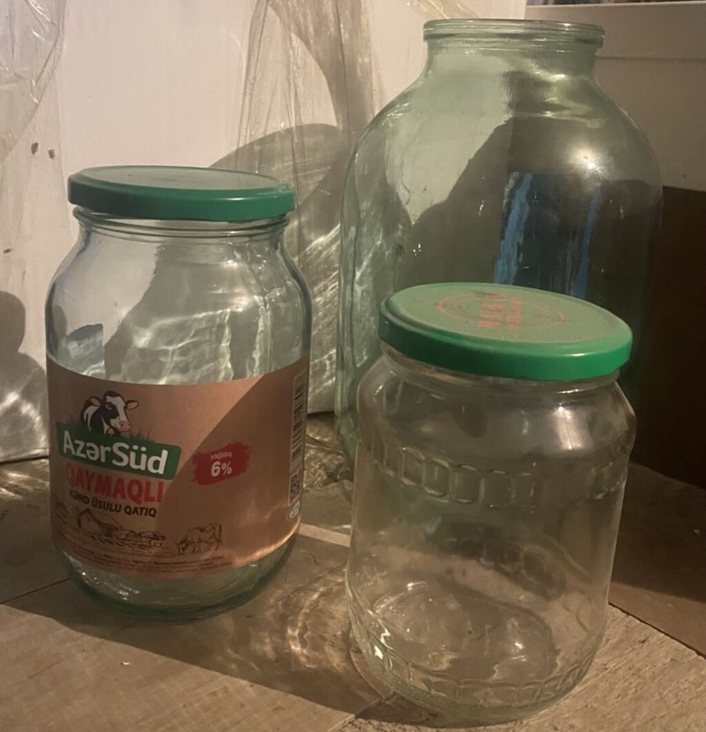 Şüşə bankalar - Material: şəffaf şüşə. - Ölçülər və tutumlar: -