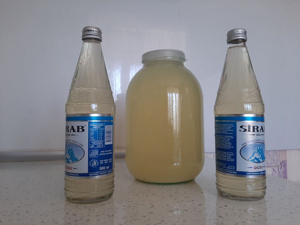 Təbii alma sirkəsi, evdə hazırlanmış. Mədə bağırsağa,,qaraciyərə