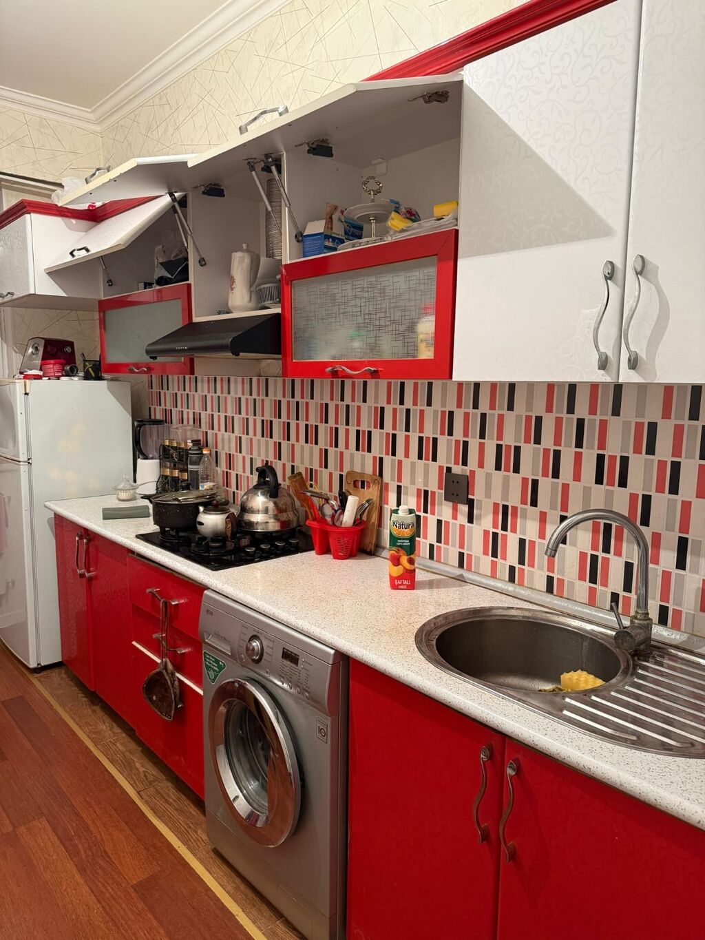 Mətbəx mebeli satılır 330₼. Ölçü 3.70. Üzərində aspirator və moyka