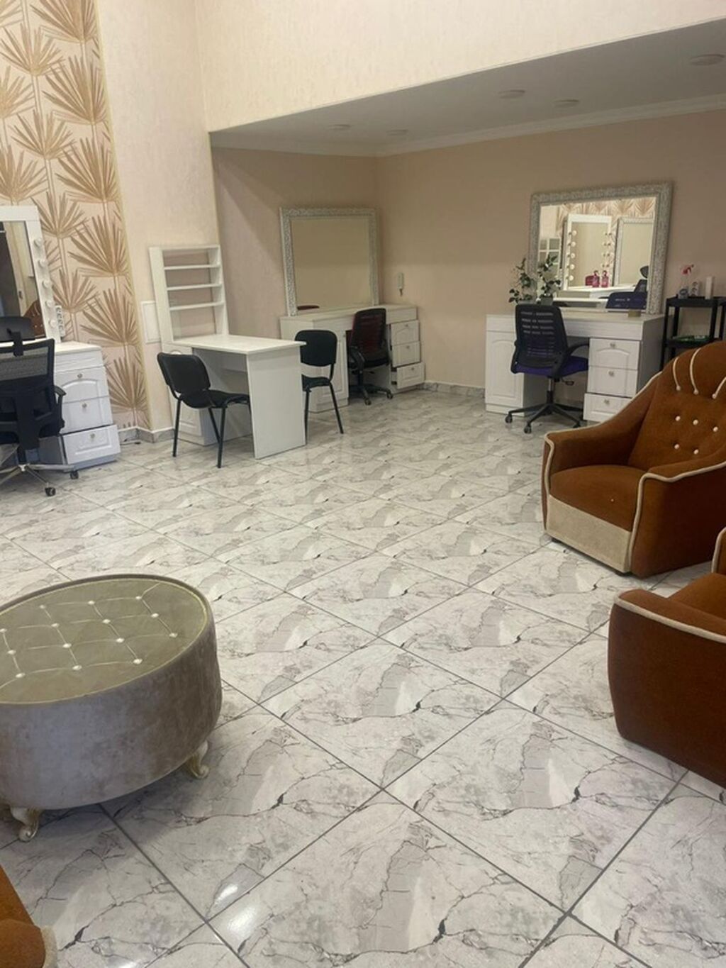 Gözəllik salonu üçün tam təchizatlı mebel və avadanlıq dəsti -