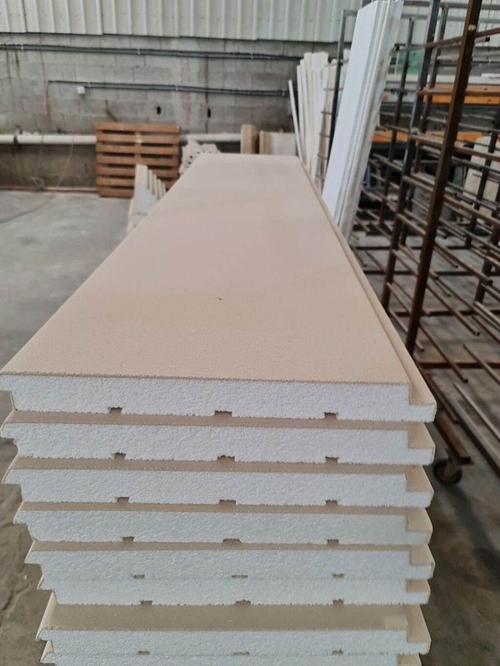 Pəncərə kənarı -1.50azn Künclüklər -4azn Panellər- 7.20azn Karnizlər-