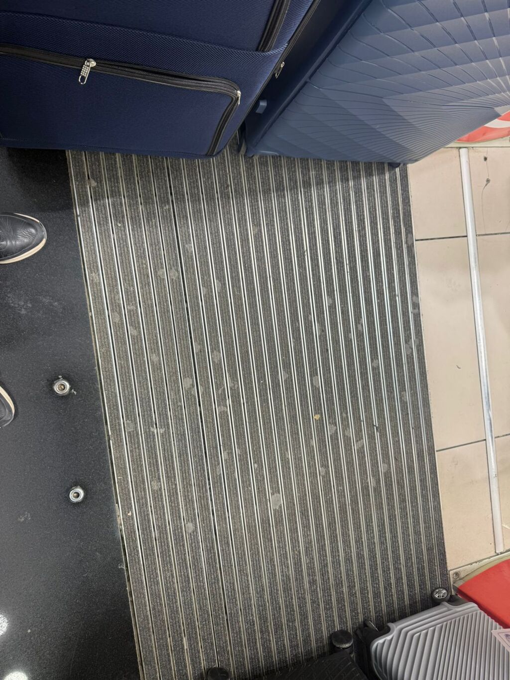 Giriş/foyer üçün alüminium-profilli kobud relsli tekstil örtüklü