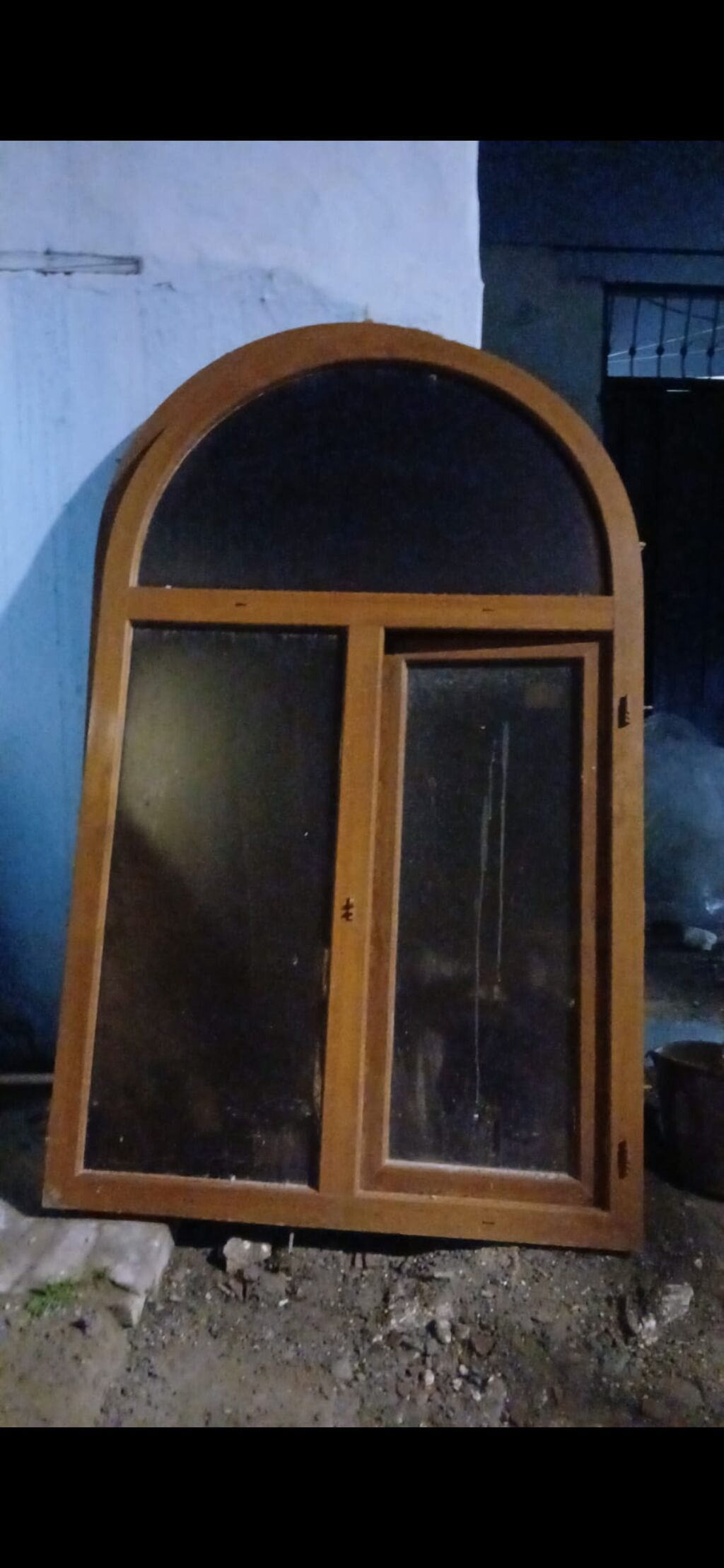 Plasdik pencere 2 ededdi arka razmer 185x115 ela vezyetdedi 1 ed 90