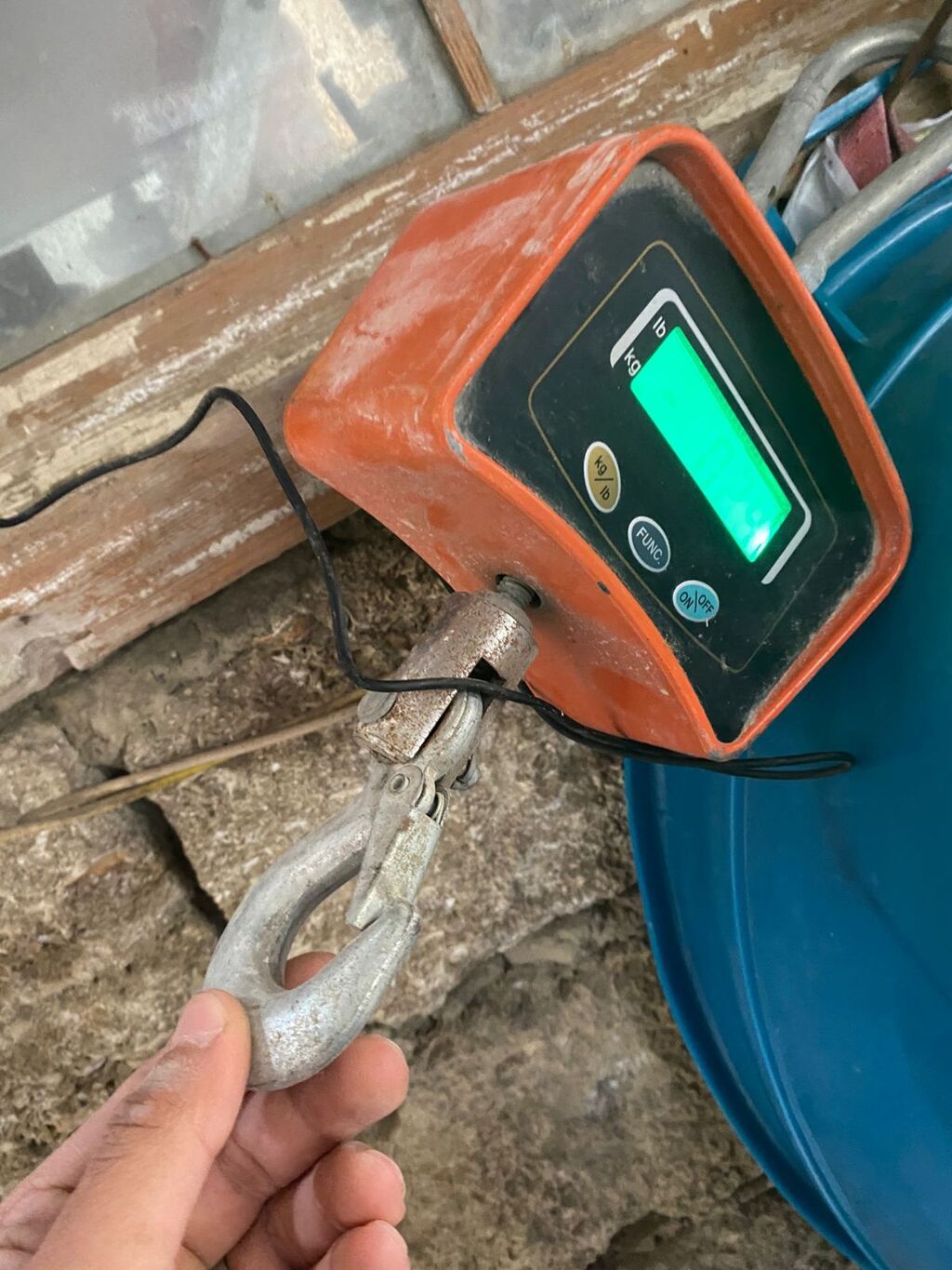 100 kq, Nağd ödəniş