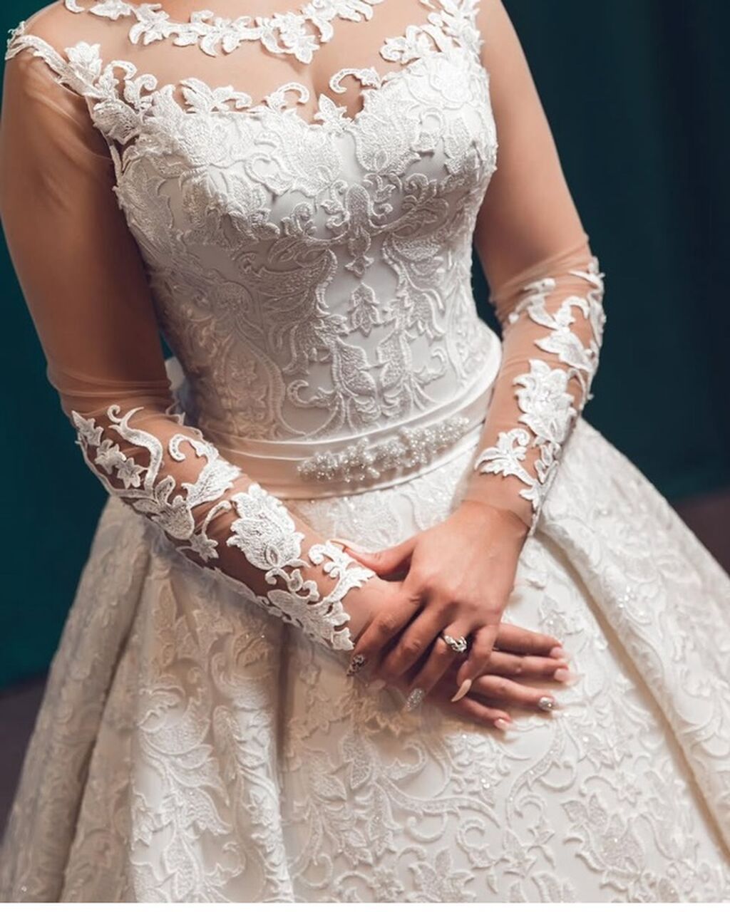 Gelinlik– zərif krujeva ilə işlənmiş gəlinlik - Model: klassik