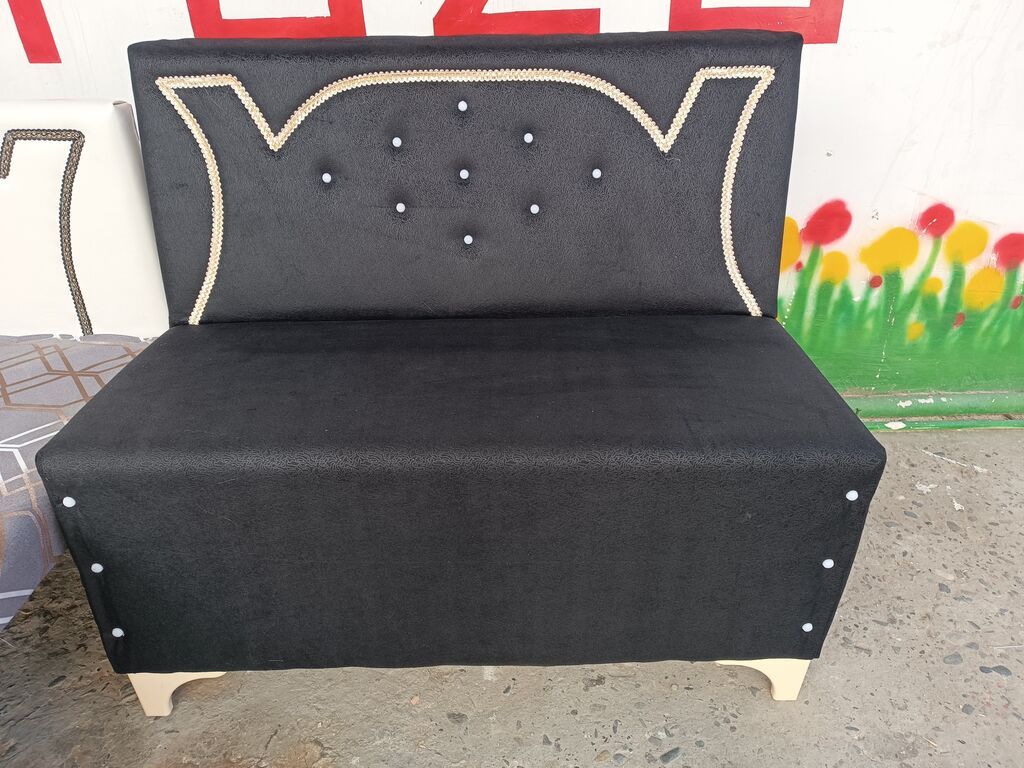 Mini divan təzə eni 60 uzunu 1 metir hazir əldə var vhatsapa yaza
