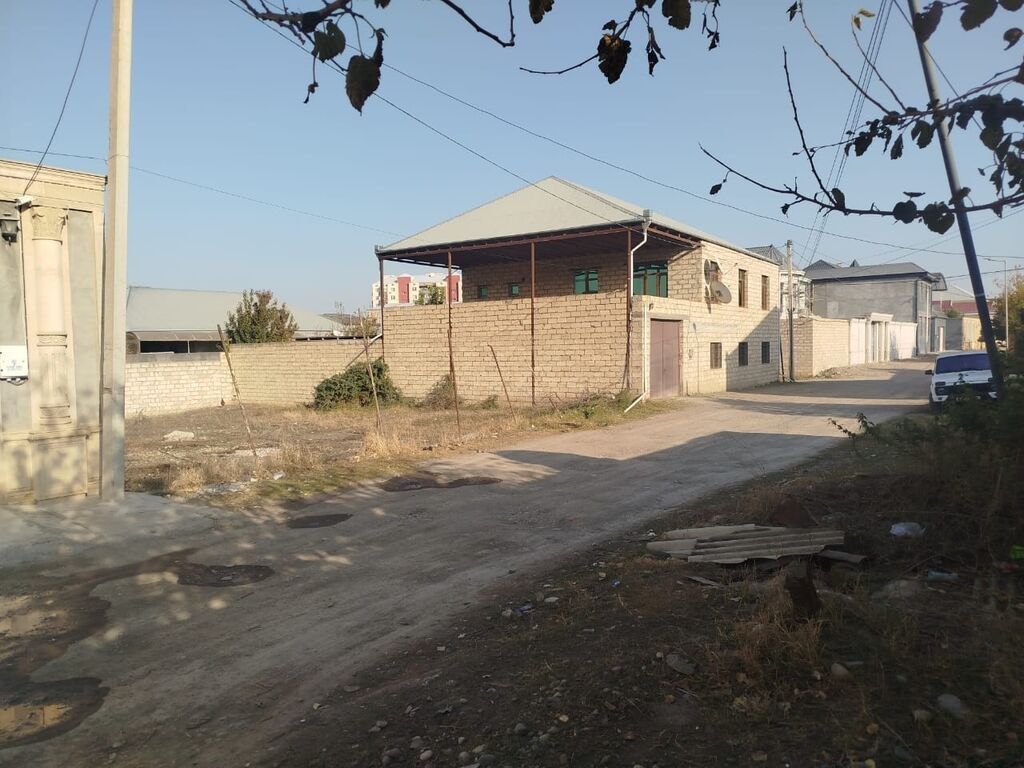 4 sot, Tikinti, Bələdiyyə