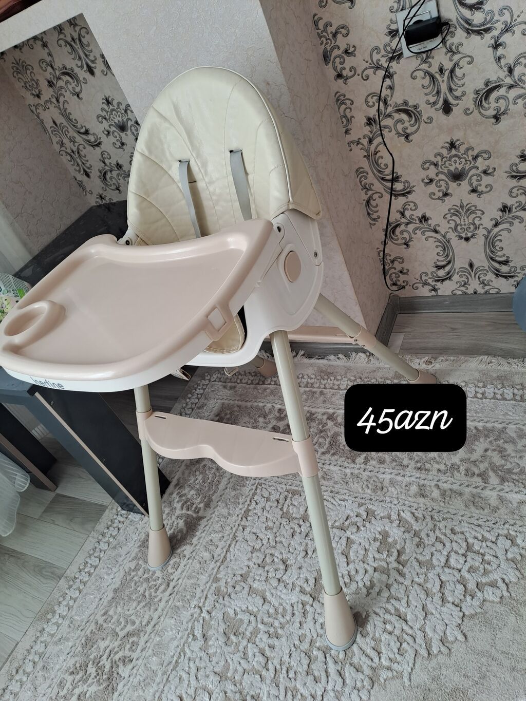 Uşaq yemək stulu - Rəng: krem/bej tonları - Yumşaq dəri örtüklü arxa