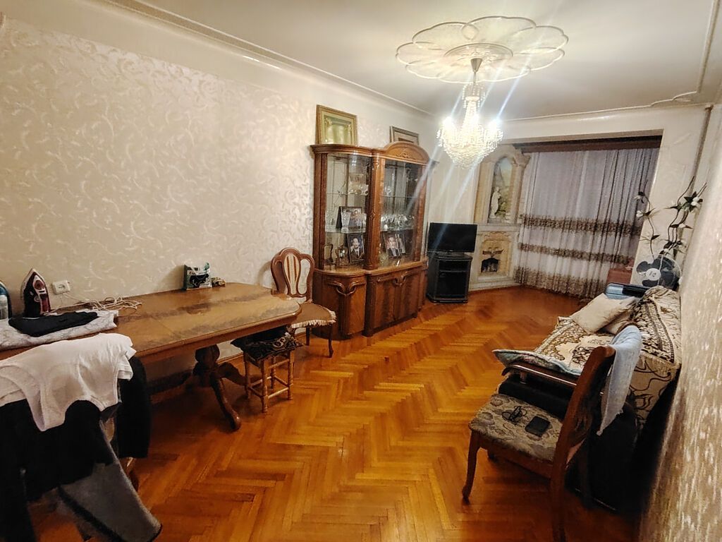 Bakı, 3 otaqlı, Köhnə tikili, m. Memar Əcəmi, 120 kv. m