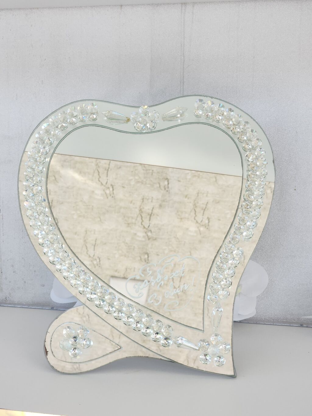 Maqazin bağlandığı üçūn güzgülər ucuz qiymətə satılır 1 ededi 8 azn