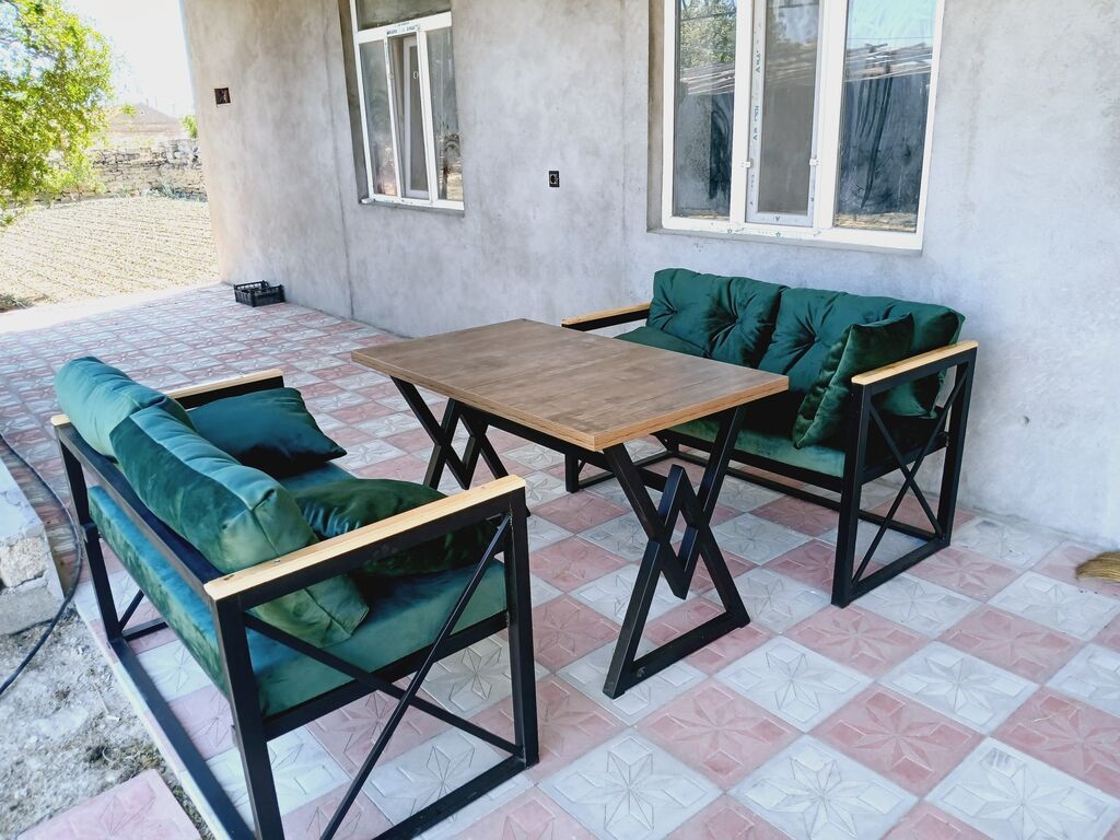 Yeni, Kvadrat masa, Açılmayan, Skameykalar ilə, Azərbaycan