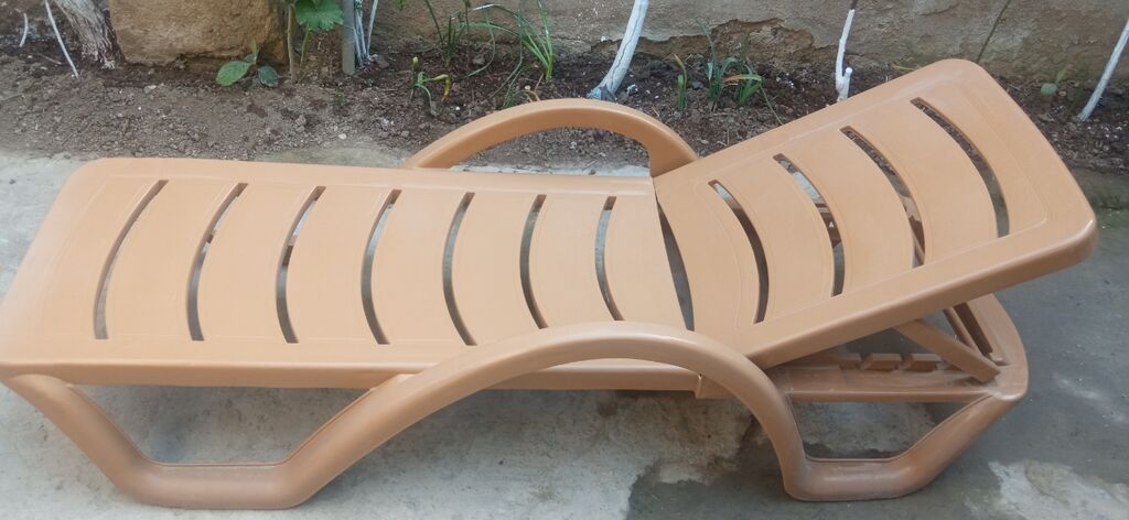 Plastik çimərlik/bağ şezlongu - Rəng: açıq qəhvəyi (bej tonlarında) -