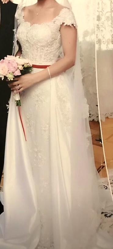 Gəlinlik – klassik A-kəsim, bədən quruluşunu vurğulayan ətəkli model - - şəkil 2