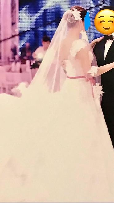 Gəlinlik – klassik A-kəsim, bədən quruluşunu vurğulayan ətəkli model - - şəkil 3