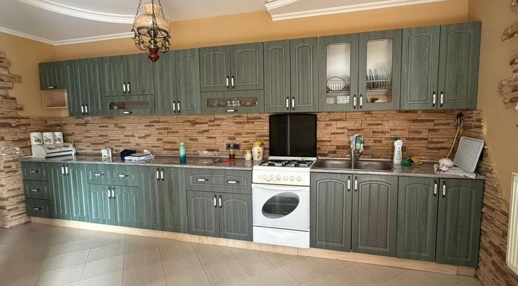 Mətbəx 600azn. Ölçü təxmini 5mt. Üstündə qaz aspirator, moyka