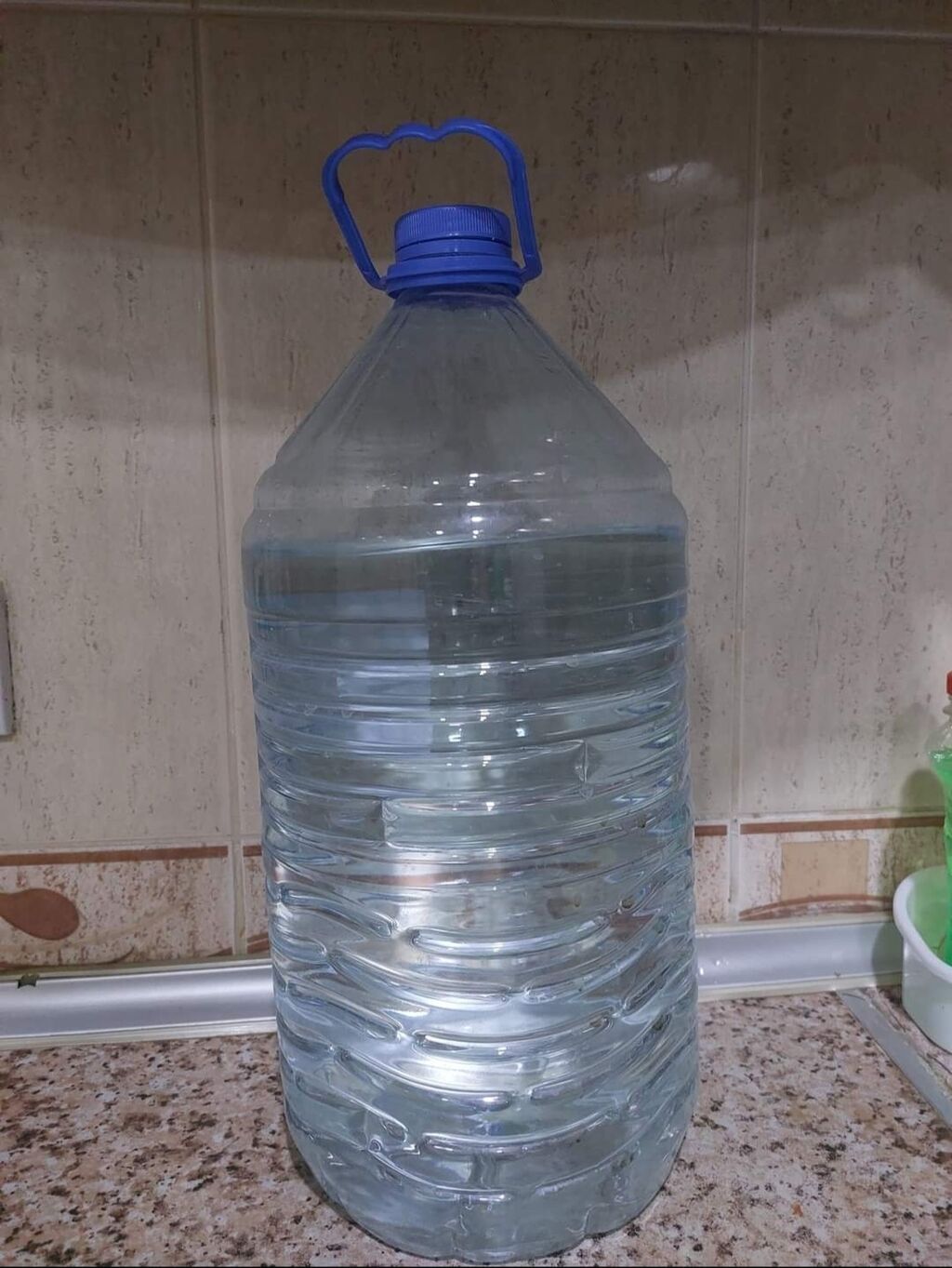 10 litrlik plasmas su qablarının satışı.bir ədədi 50 qəpik