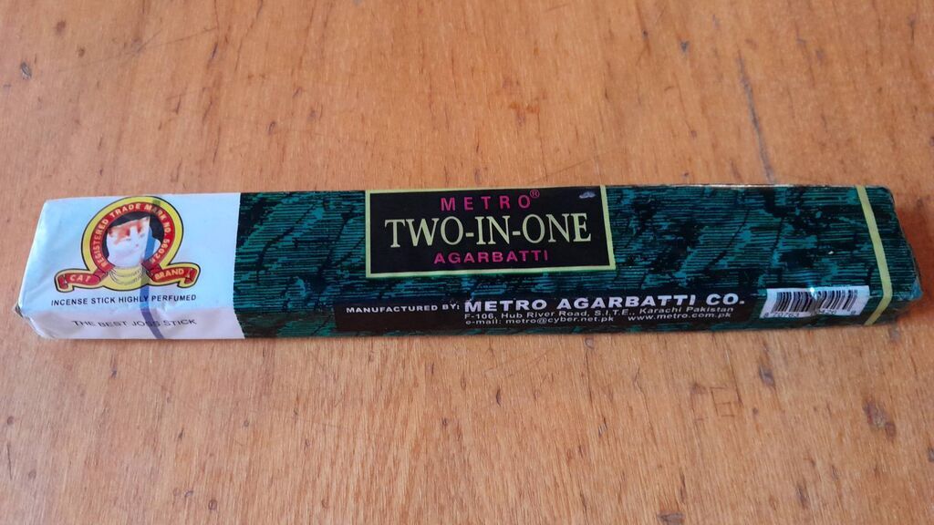 Ətir çubuqları satılır. İçində 18 ədəd var. Çubuqları yandırılır otaq